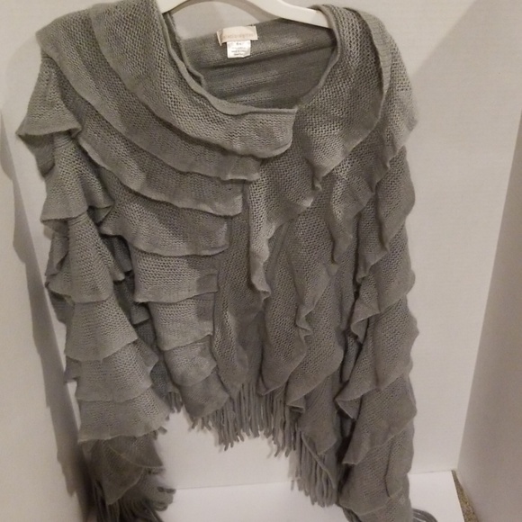💥18 Collection Pantone Gray Poncho  O/S A21 - Picture 1 of 4